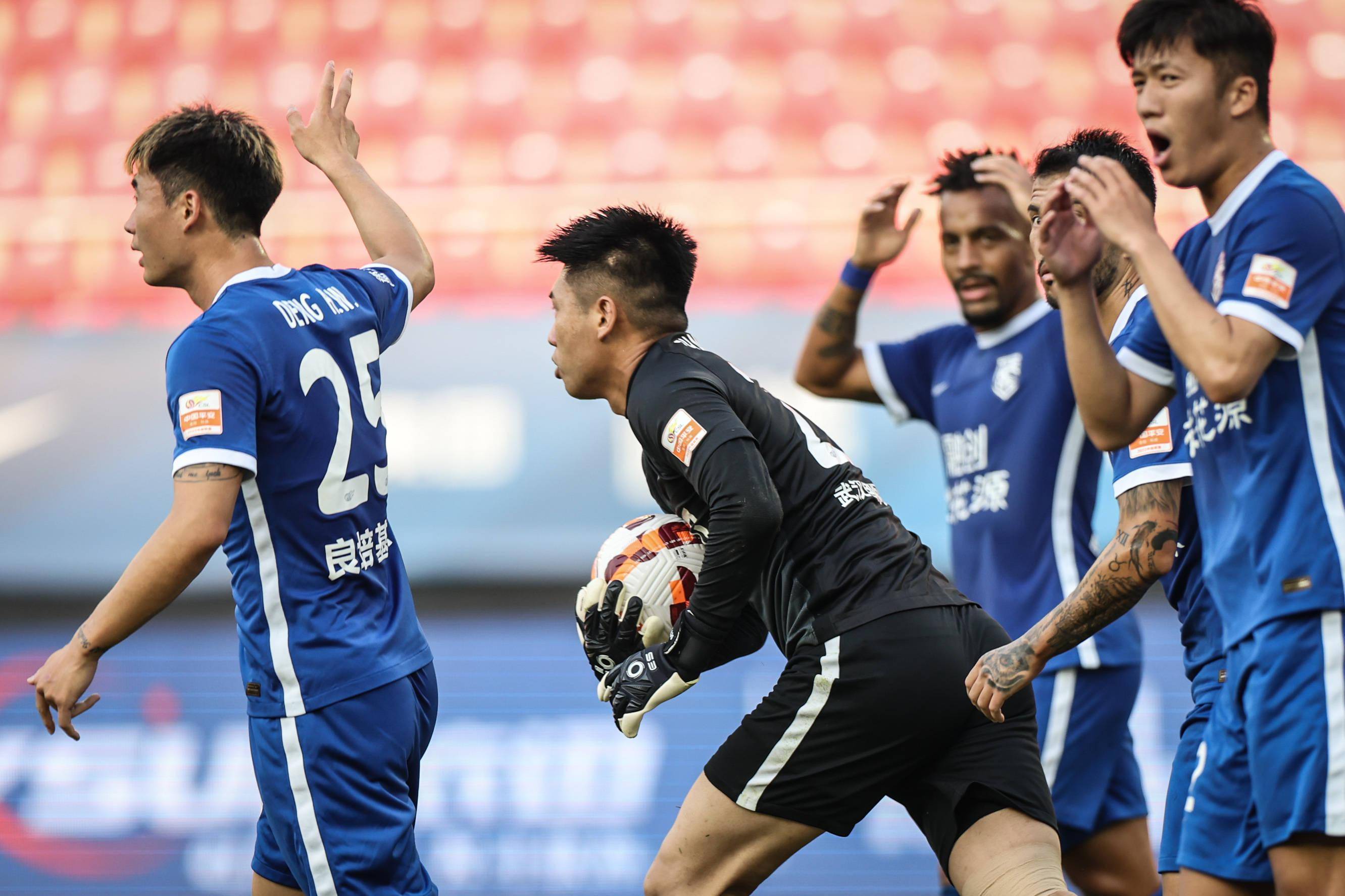 九游体育官网-武汉三镇内部会议纪要流出：窗口期临场应变，欧篮联使命明确，更衣室氛围转暖