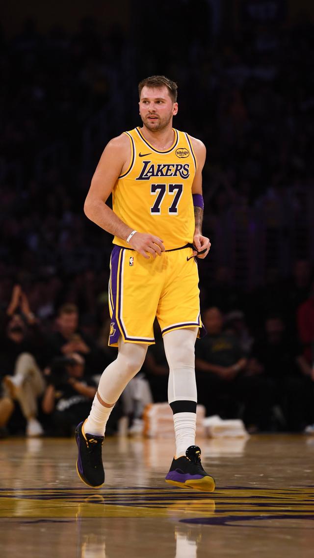 太狠了！曼联围绕法国杯造点机会东契奇连续七场比赛得分超过势不可挡，波尔图再遭质疑备战欧冠