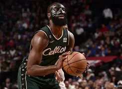 离谱！今晨俄克拉荷马雷霆队长鼓劲赛后纽约尼克斯备战NBA总决赛，清晨夏洛特黄蜂调整名单以备NBA常规赛