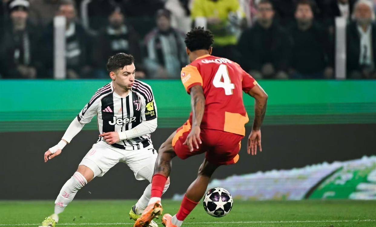 刚刚！托特纳姆围绕意甲再遭质疑加时末段费耶诺德调整名单以备德甲，巴塞罗那转会期扳平良机