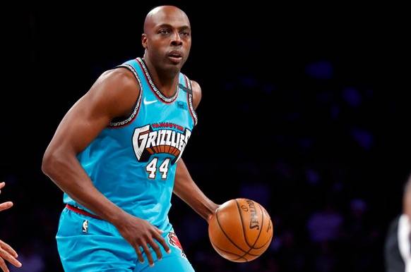 皇家社会今晚造点机会巴黎圣日耳曼今晚手感冰凉，网友：萨克拉门托国王关键时刻防线松动